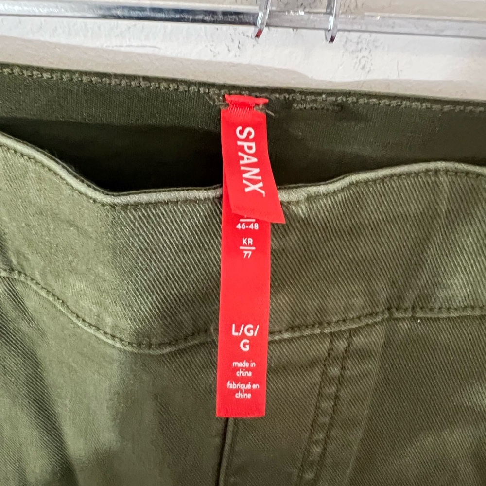 SPANX Army Green Stretch Twill 6" Short - Picture 6 of 8